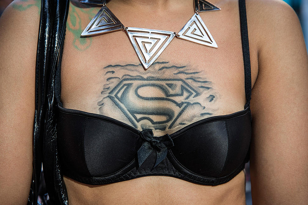 Check Out the ‘Batman v Superman’ Costumes for the New Movie [Video]