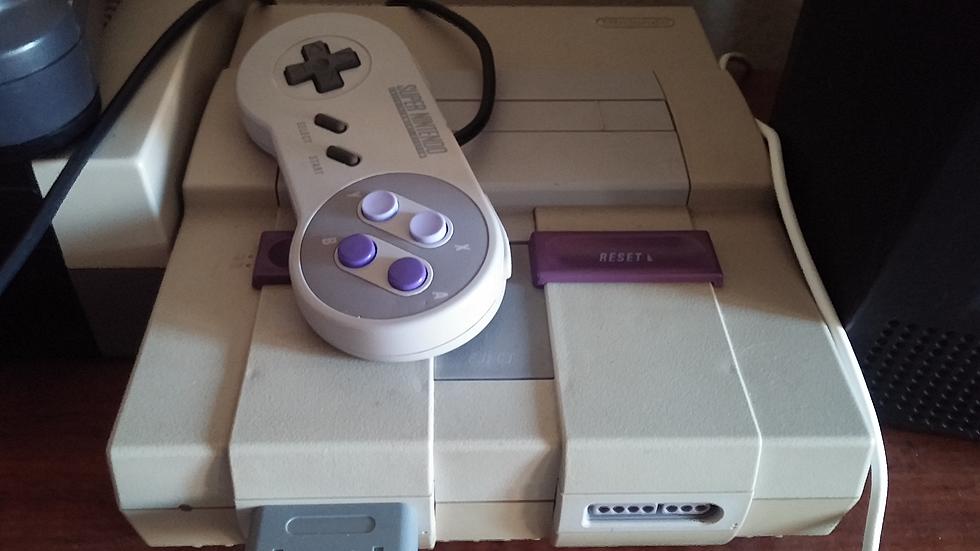 Man Reportedly Finds an SNES-CD Prototype Console [Video]