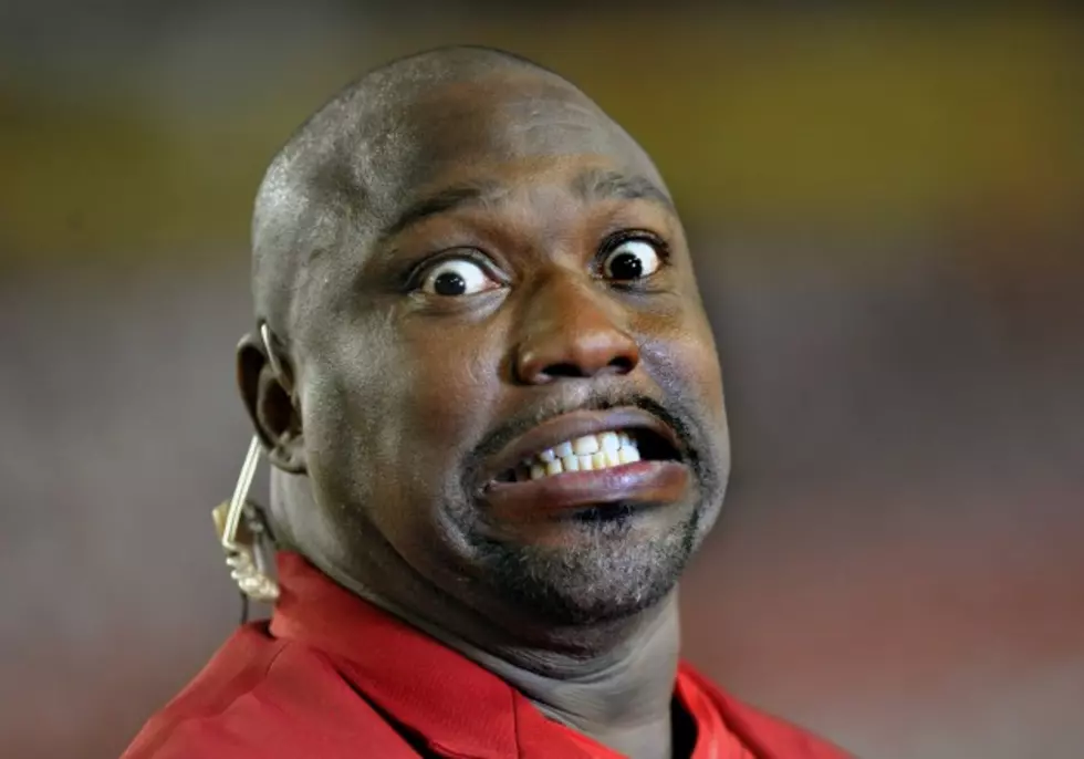 Video of Warren Sapp’s Booking After Being Busted With Hookers