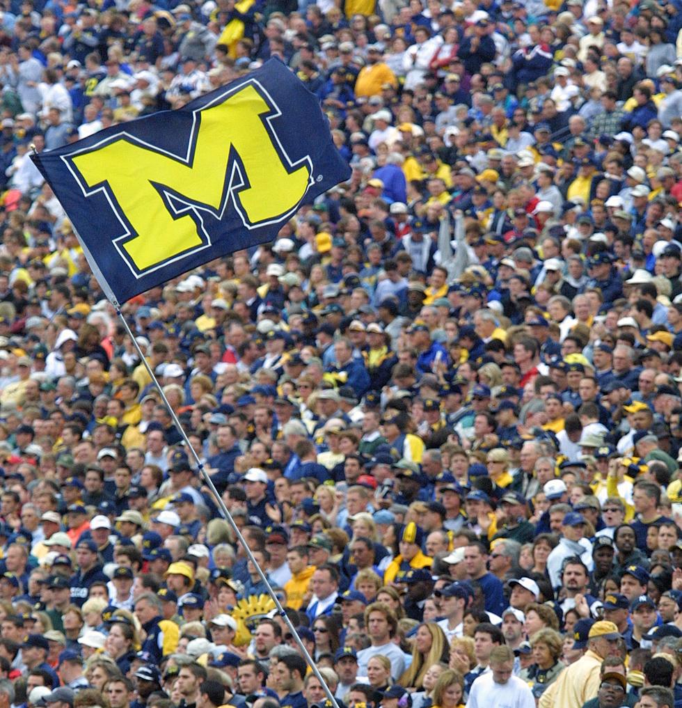 U-M Grads Spontaneously Singing Fight Song at Party is Awesome