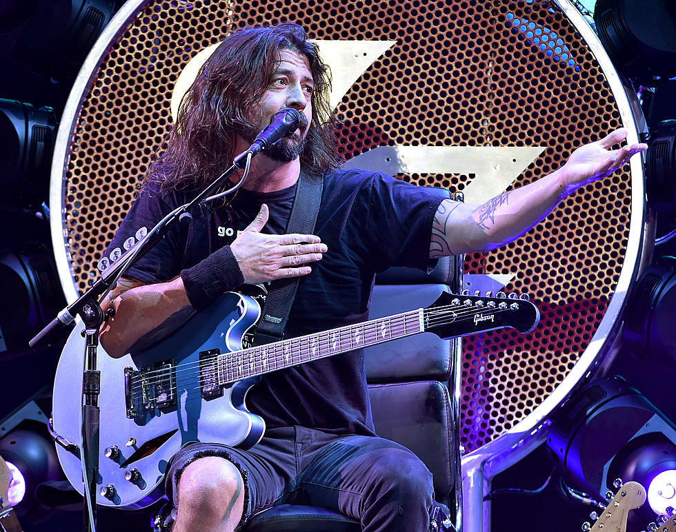 Dave Grohl Jokes with ‘Rich, Chicken Finger-eating’ Fans in Box Seats at Foo Fighters Wichita Show