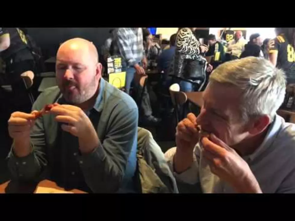 Tasting Buffalo Wild Wings for King of the Wing 2016 [Video]