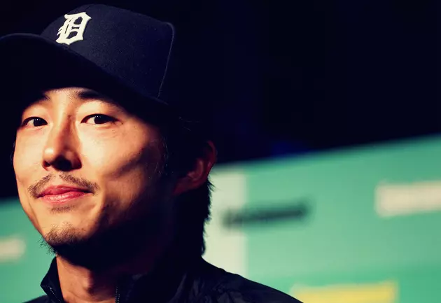 Philadelphia Flyers Throw Shade at &#8216;Walking Dead&#8217; Star and Red Wings Fan Steven Yeun