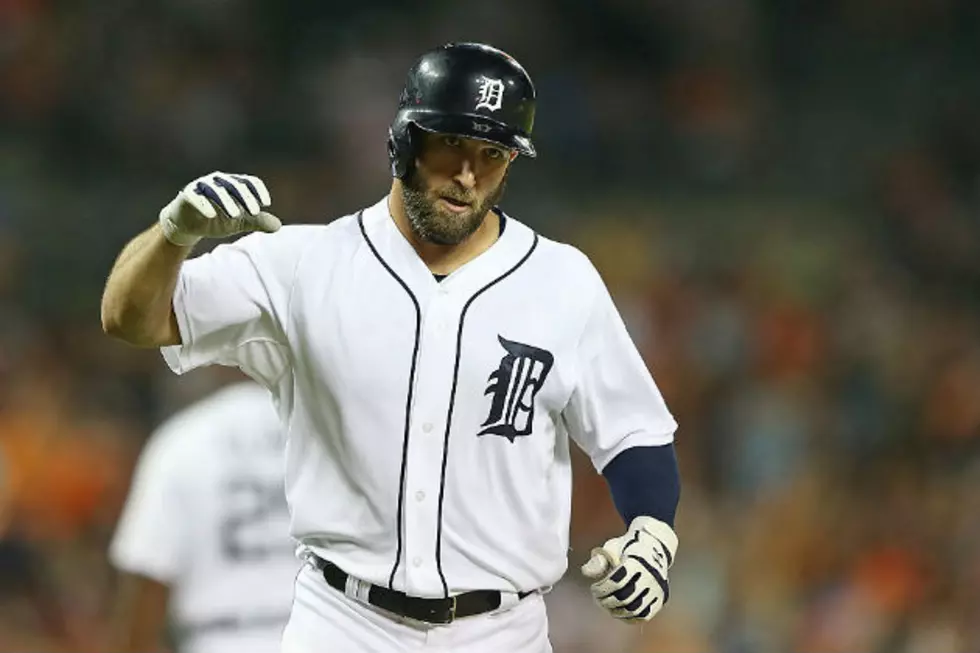 Tyler Collins Flips Off Tigers Fans Everywhere After Getting Booed for Losing Fly Ball [VIDEO]