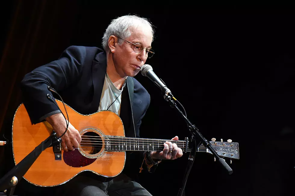 Paul Simon Breaks the News of Muhammad Ali’s Death During a Concert [Video]