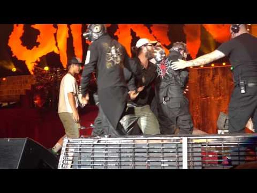 Corey Taylor Takes Bad Fall at the End of Atlanta Show [Video]