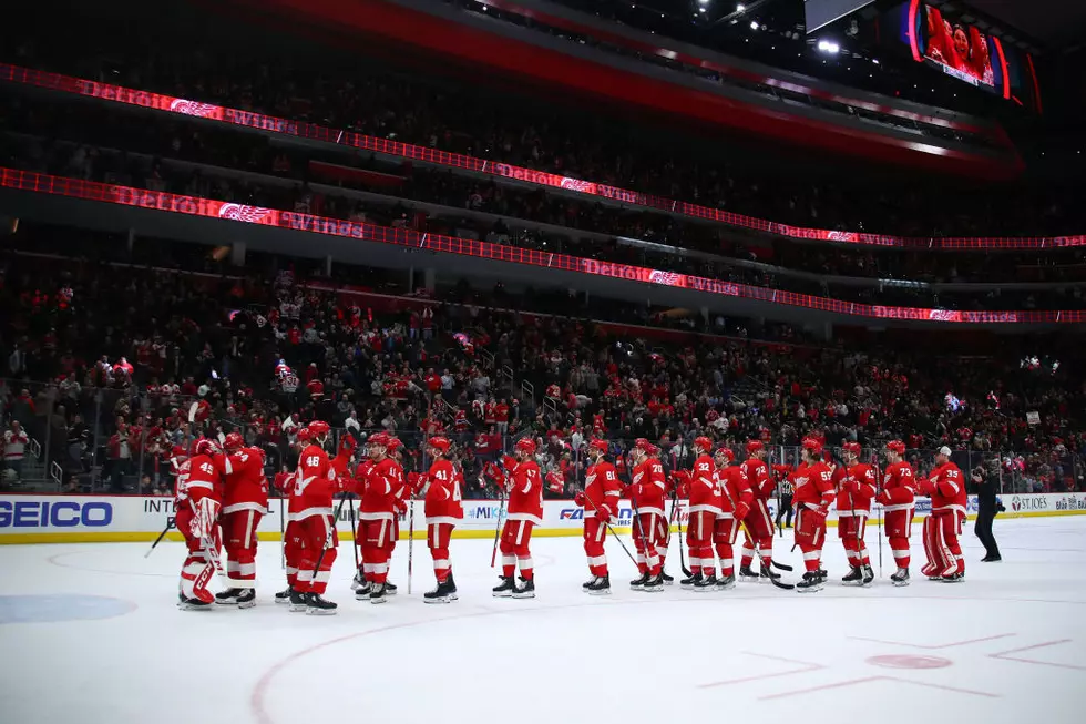 Red Wings Fans Sing Canadian National Anthem After Mic Goes Out
