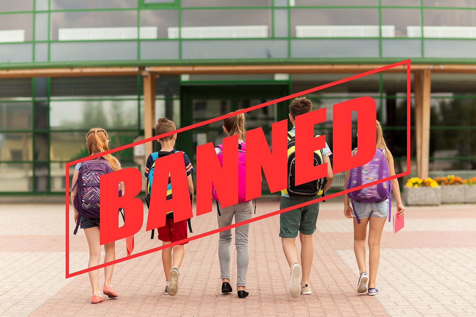 Michigan school district bans all backpacks from school buildings