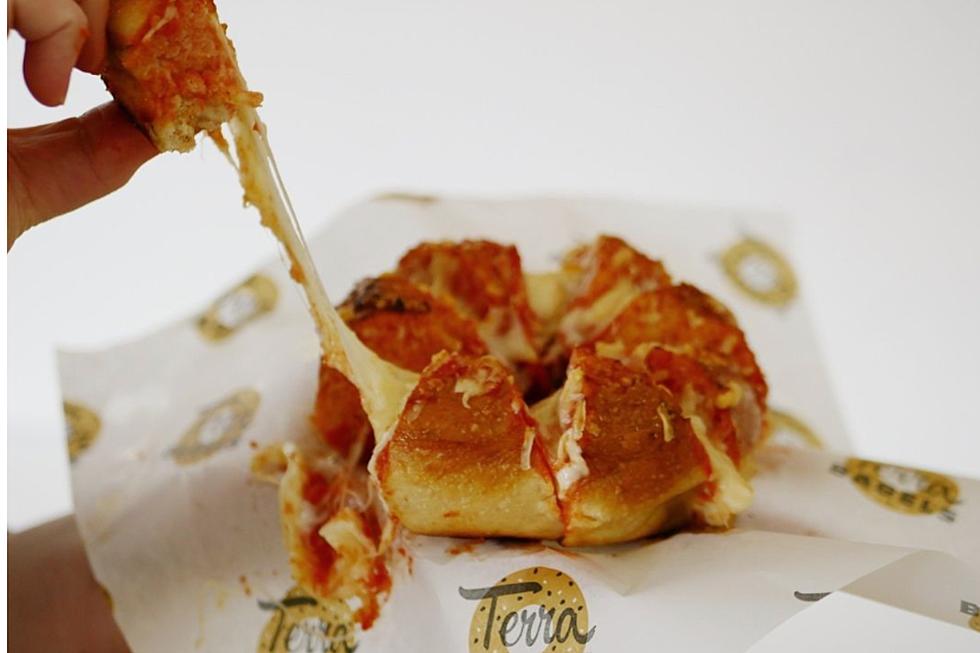 Hosting A Super Bowl Party? Try These Limited Edition Pizza Bagels