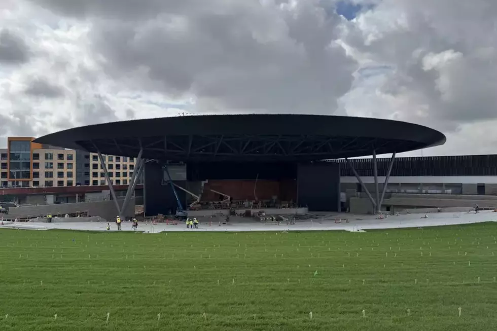 What Happens If It Rains At Acrisure Amphitheater
