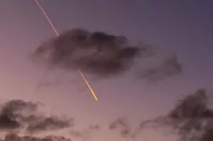 Mystery in the Sky: Plane, Satellite or Something Else?