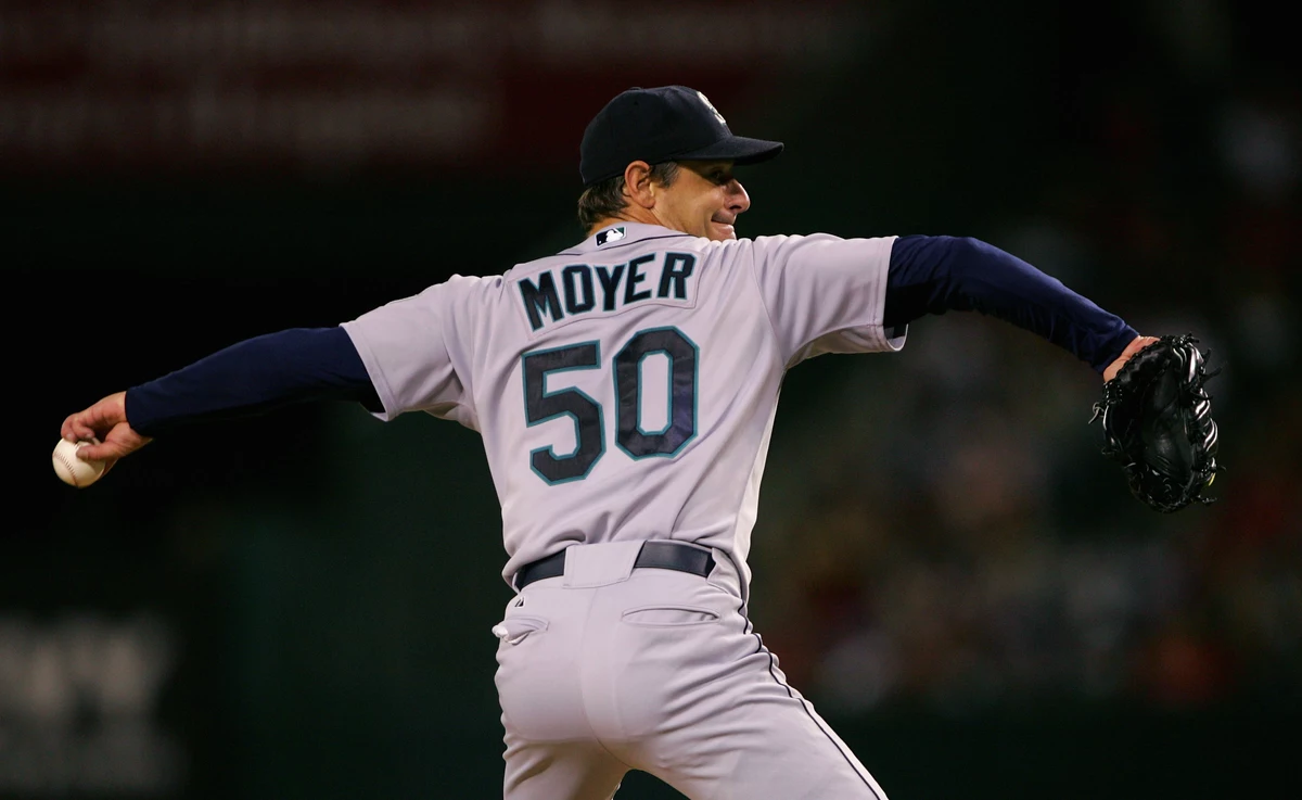 Longtime pitcher Jamie Moyer honored by Mariners