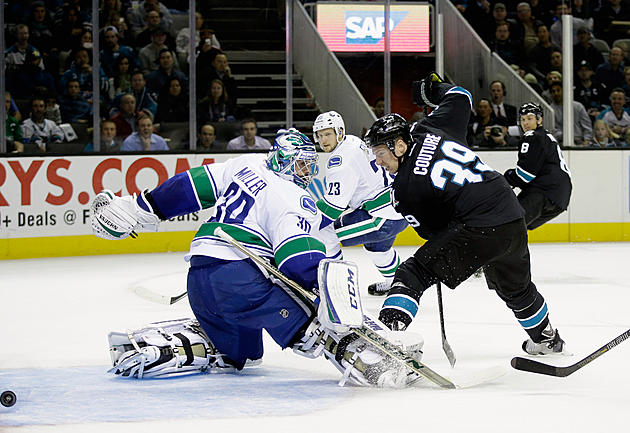 Couture Gets First Hat Trick, Sharks Beat Canucks 4-1