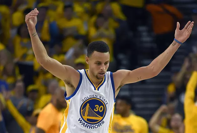 Curry Heats up Late, Warriors Roll Past Jazz 115-108