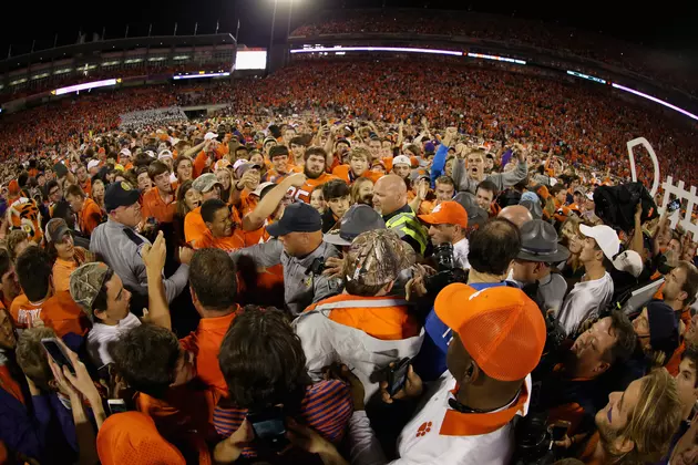 Pac-12 Agrees to Limit Late Football Games, Court Storming