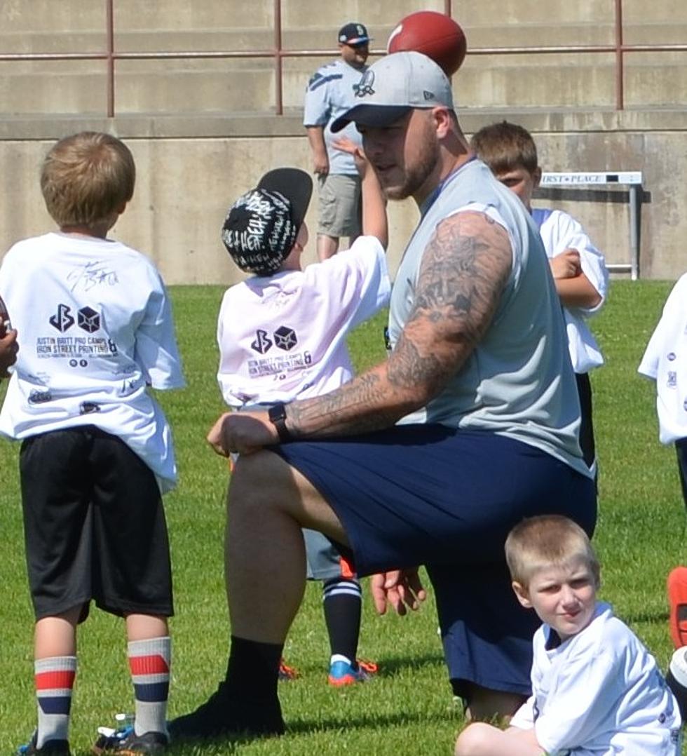 Seahawks Center Justin Britt Bringing Football Camp To Sunnyside