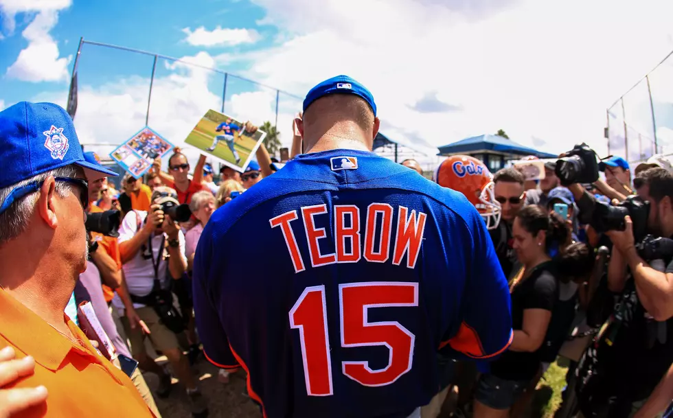 Tebow Aids ill Fan After 1st Arizona Fall League Game