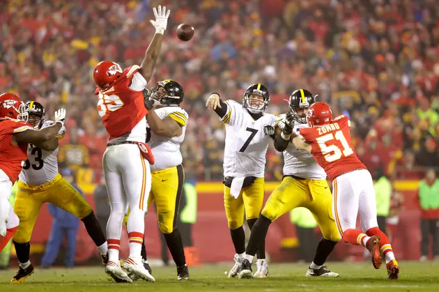 Packers Pull Off Upset in Big-D&#8230;Steelers Hold Off Chiefs