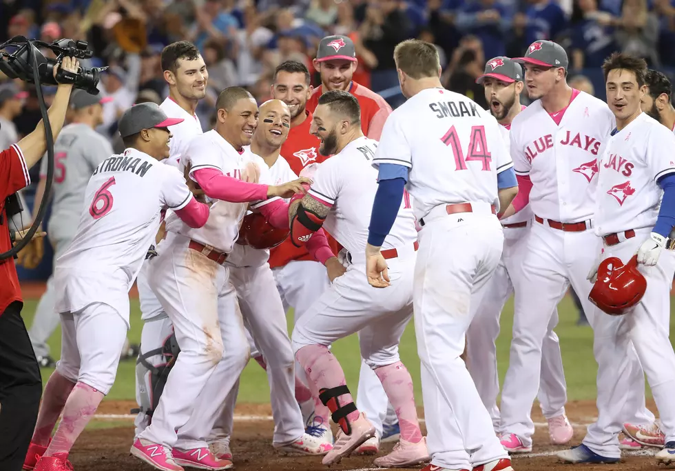 Pillar Hits Winning Homer in 9th, Jays Beat Mariners 3-2