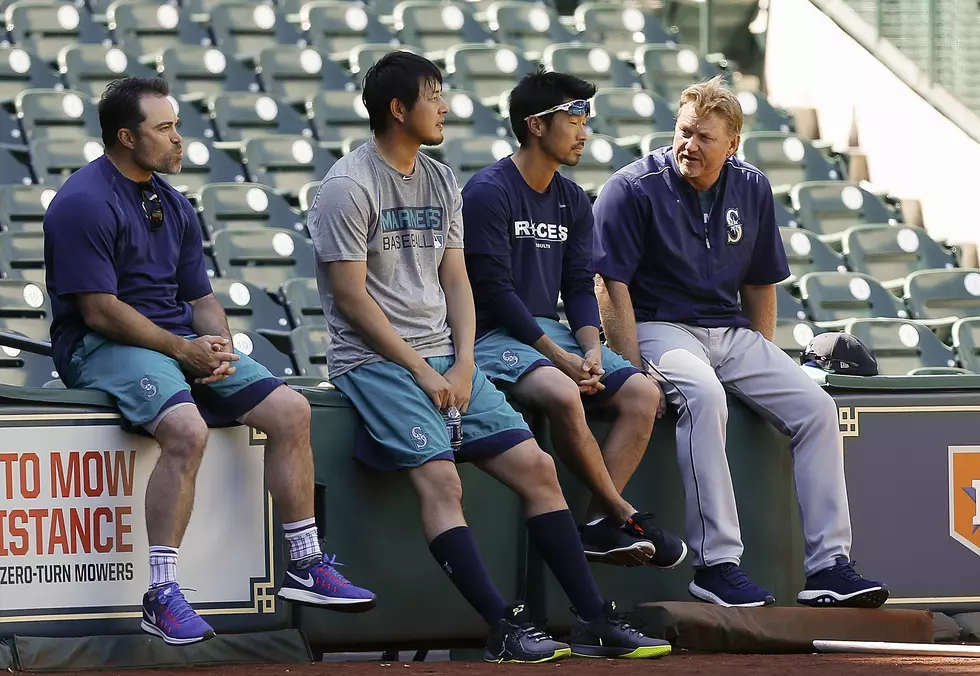 Mike Hampton Resigns as Mariners Bullpen Coach