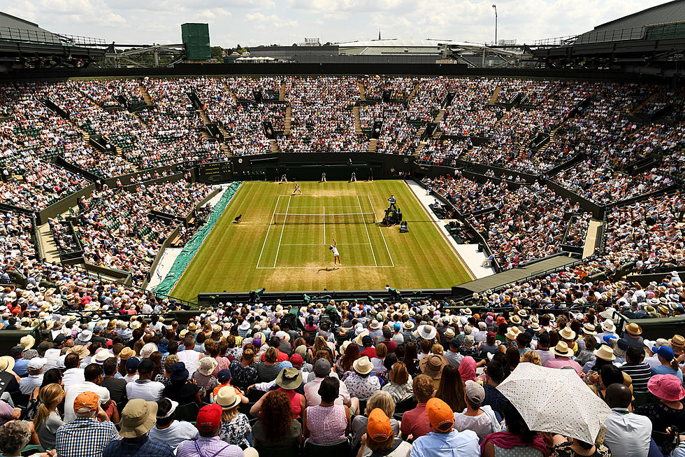 Djokovic Wins Under the Roof, Muguruza Reaches Wimbledon Semifinals