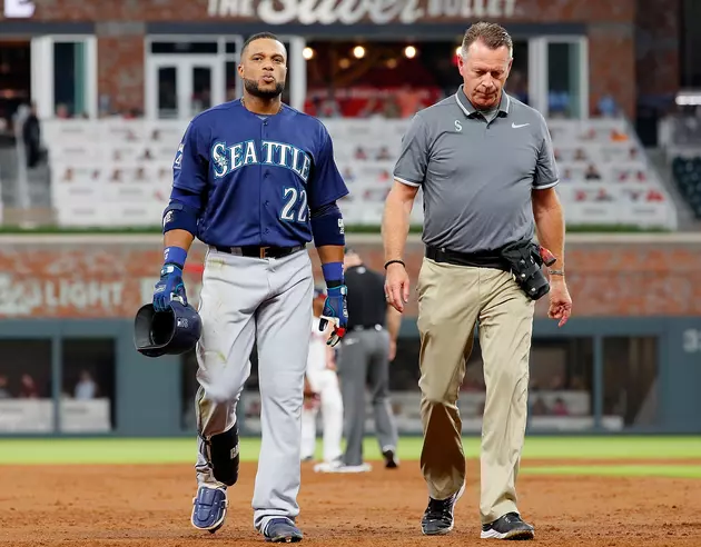 Mariners&#8217; Cano Leaves Game With Left Hamstring Tightness