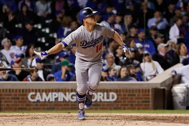 Hernandez Hits 3 HRs, Dodgers Top Cubs to Reach World Series