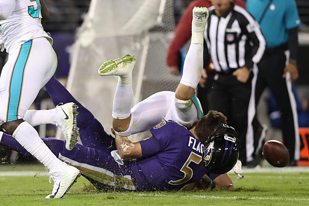 Ravens Lose Flacco, Beat Dolphins 40-0 Behind Defense
