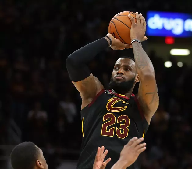 LeBron&#8217;s Last-second Shot Gives Cavs 98-95 Win in Game 5