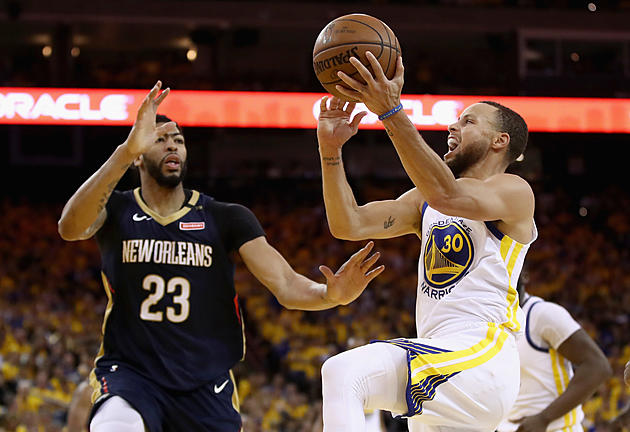 Curry &#8220;Off the Leash&#8221; in Leading Warriors Past Pelicans