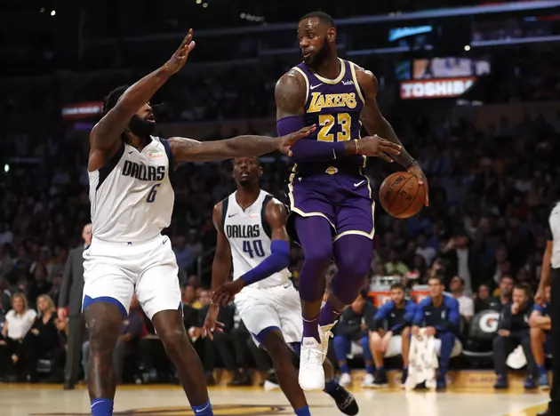 James&#8217; Free Throw Gives Lakers 114-113 Win Over Mavericks