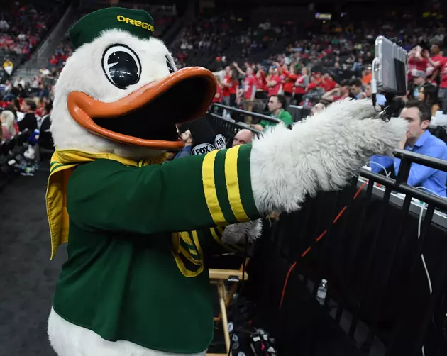 Oregon Dominates Washington State 84-51 in Pac-12 Opener