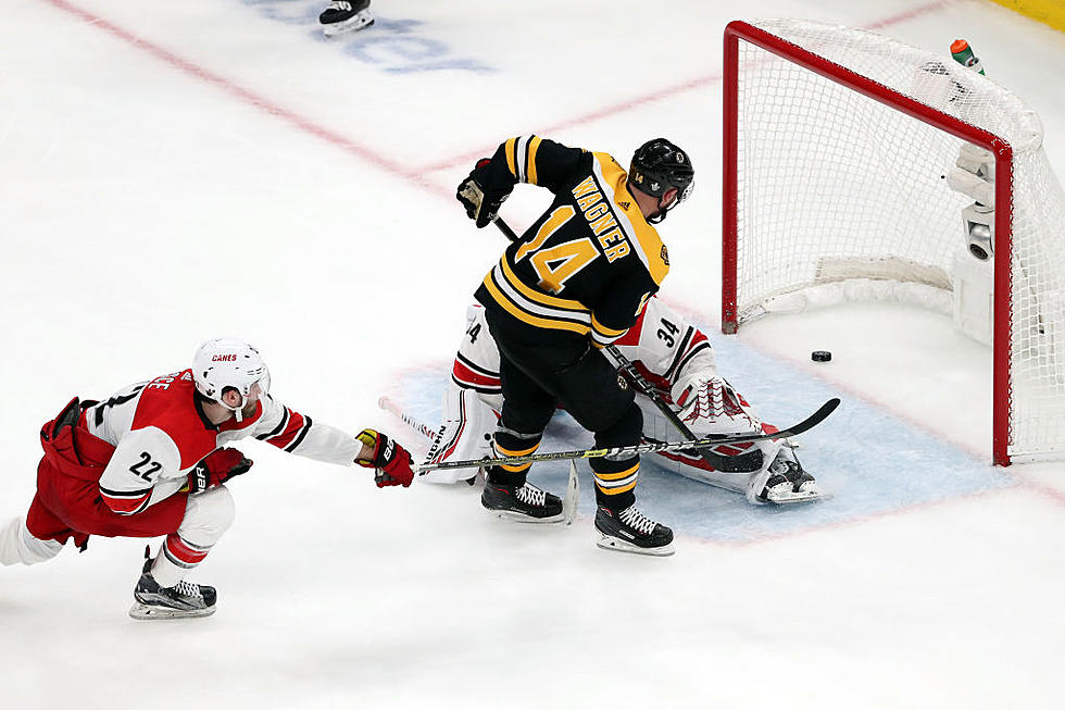 Bruins’ Score 4 Goals in 3rd, Beat Hurricanes 5-2 in Game 1
