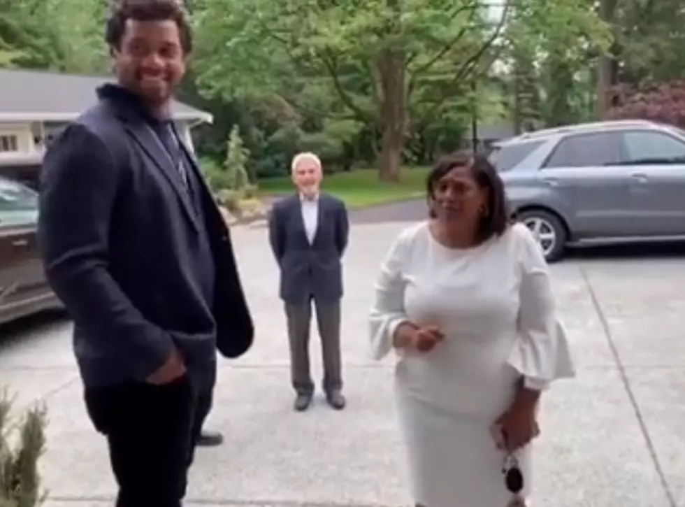 Russell Wilson Surprises Mom With New Home On Mother&#8217;s Day [VIDEO]