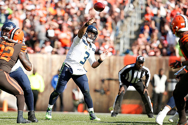 Wilson&#8217;s 3 TDs Rally Seahawks Past Sloppy Browns