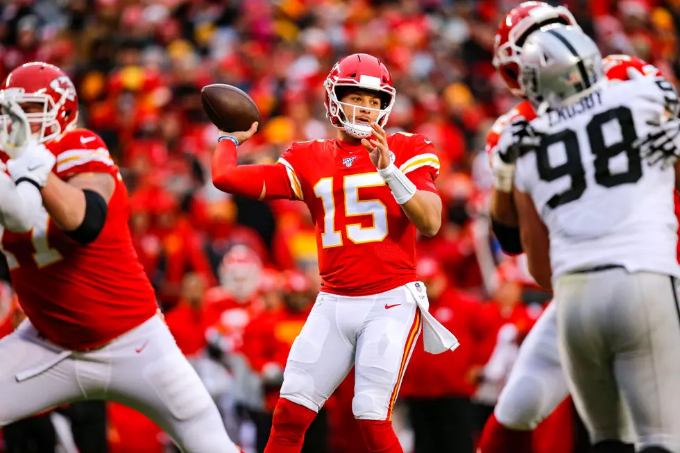 Chiefs Rout Raiders 40-9 to Seize AFC West Control