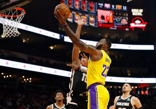 James&#8217; Caps Busy Weekend With 32 as Lakers Beat Hawks 101-96