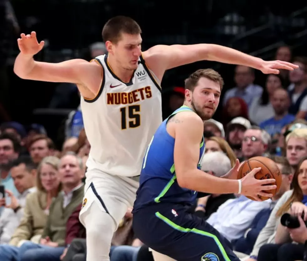 Jokic Scores 33 to Lead Nuggets Past Mavericks 107-106