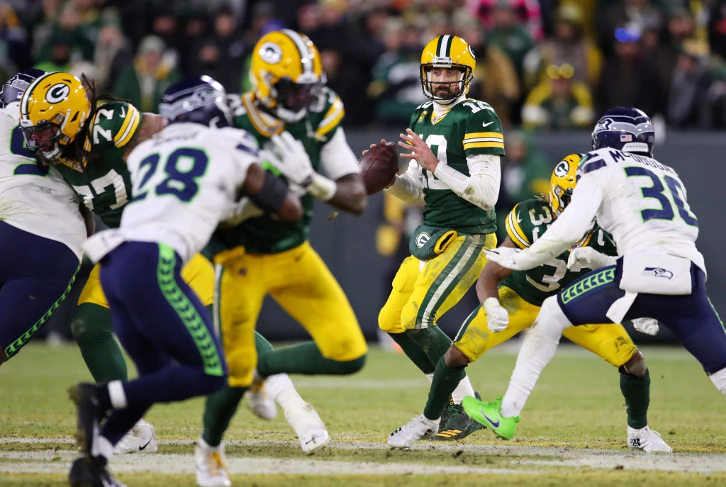 Packers Playoff Bound, Beat Bears in Rivals' 200th Game