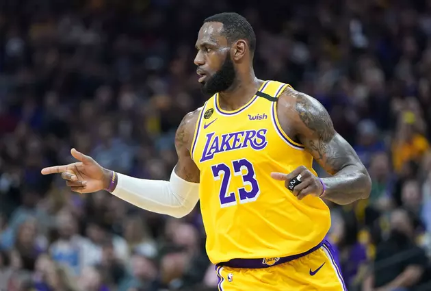 LeBron gets 36 in 3-point Barrage, Lakers Rout Spurs 129-102