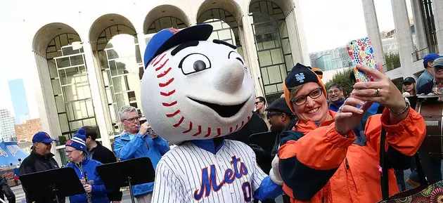 New MLB Rules: Shower at Home, Don&#8217;t Spit, Mr Met Stay Away