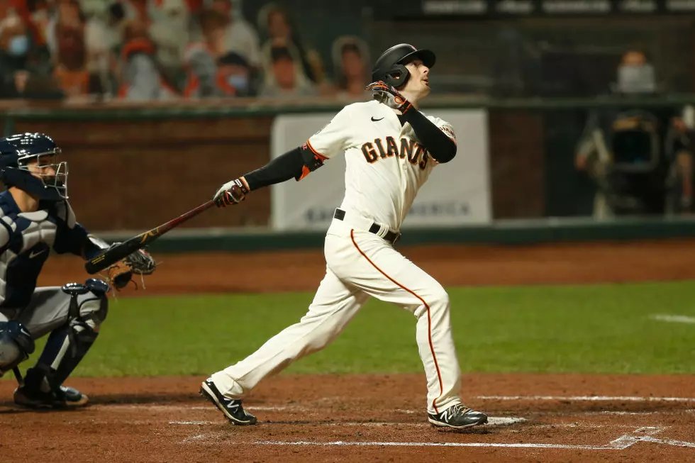 Giants Win 5th in Row, Top Mariners Under Smoke-filled Skies