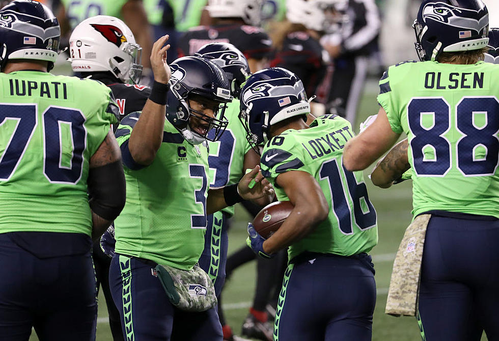 Wilson Throws 2 TDs, Seahawks Hold off Cardinals 28-21