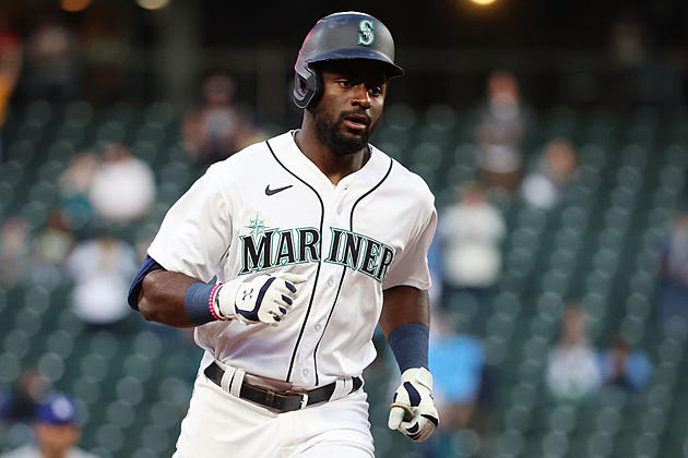 Mariners Use 2 HRs, Moore&#8217;s Defensive Gem to Top Dodgers 4-3