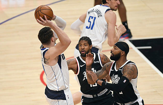 Doncic Scores 42, Leads Mavs Over Clippers 105-100 in Game 5