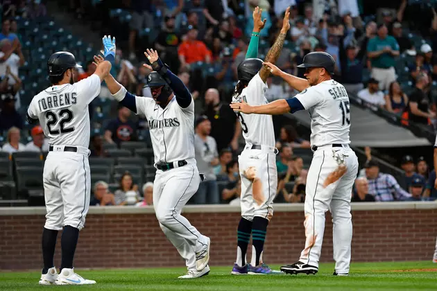 Moore Slam Completes 7-run Comeback as Mariners Stun Astros