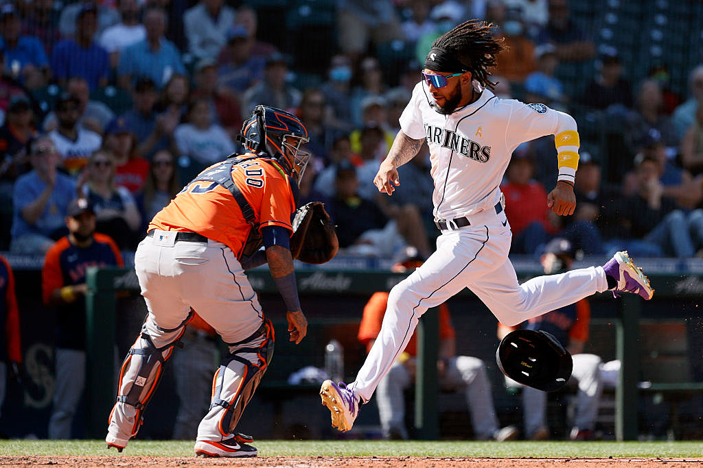 Toro slams old team, connects in 8th as M's beat Astros 4-0