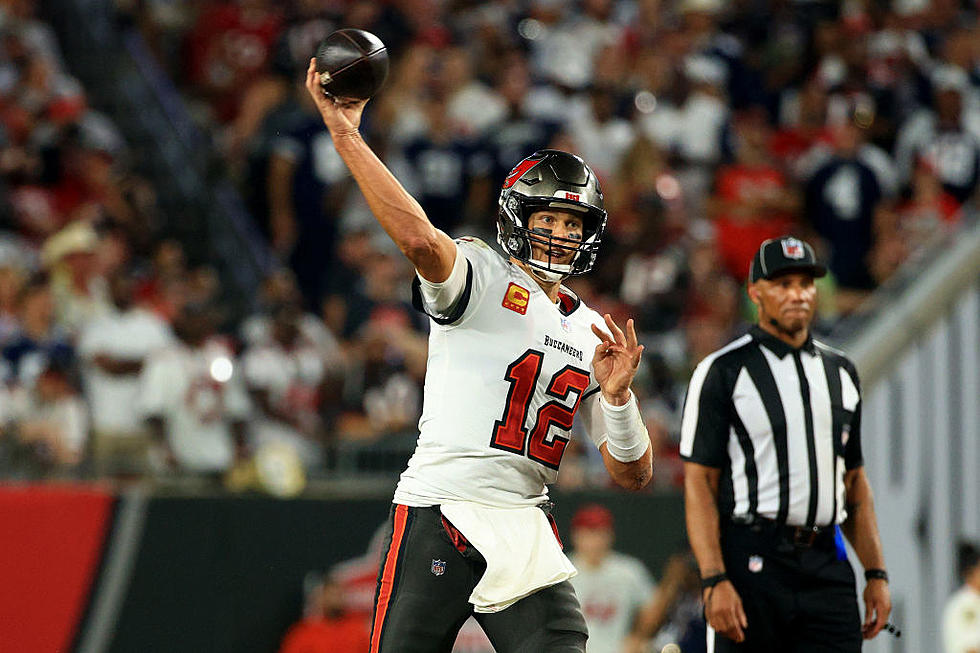 Brady Throws for 379 Yards, 4 TDs, Bucs Beat Cowboys 31-29