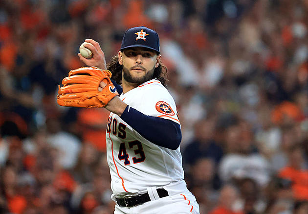 McCullers Shines as Astros Beat White Sox 6-1 in Game 1
