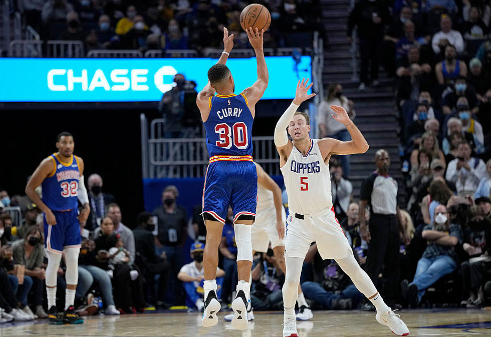 Stephen Curry Scores 45, Warriors Hold off Clippers 115-113